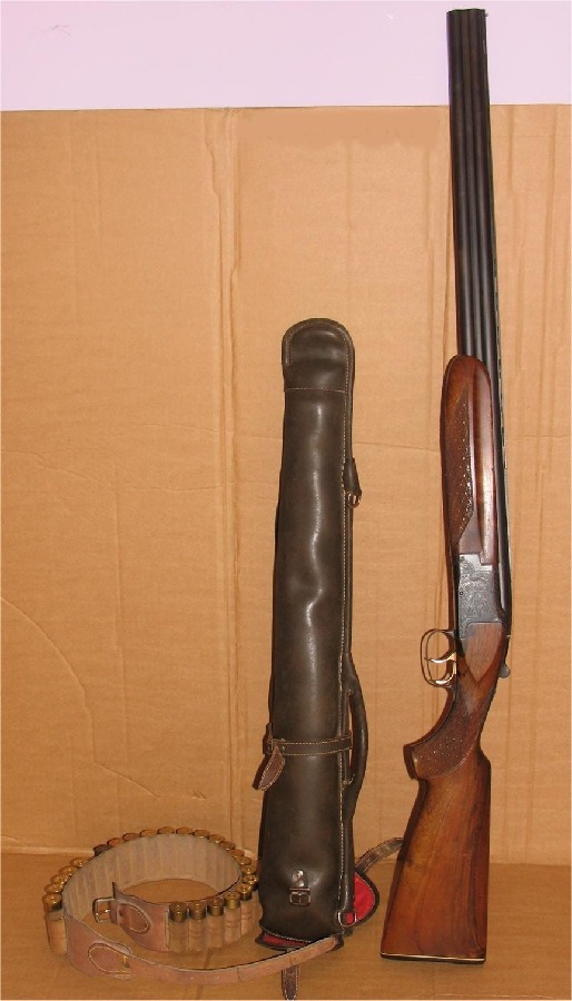 Laurona con canana y funda