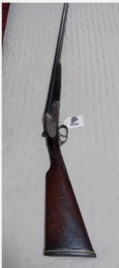 Escopeta paralela clásica en buen estado