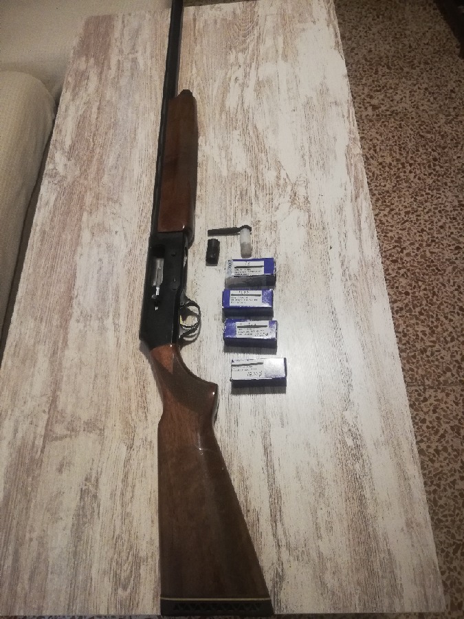 Escopeta Repetidora Browning B-80