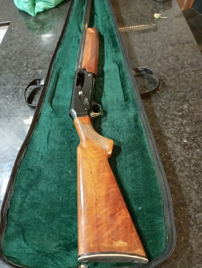 Escopeta Repetidora Browning Gold