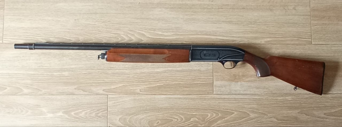 Escopeta Repetidora Breda Saut Calibre 12