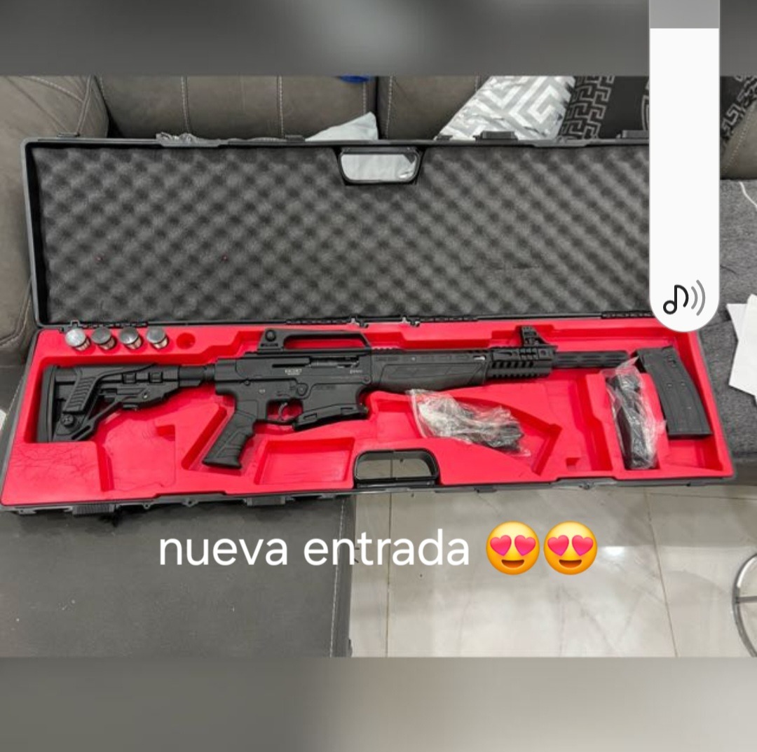 Escopeta Semiautomática Tipo AR-15