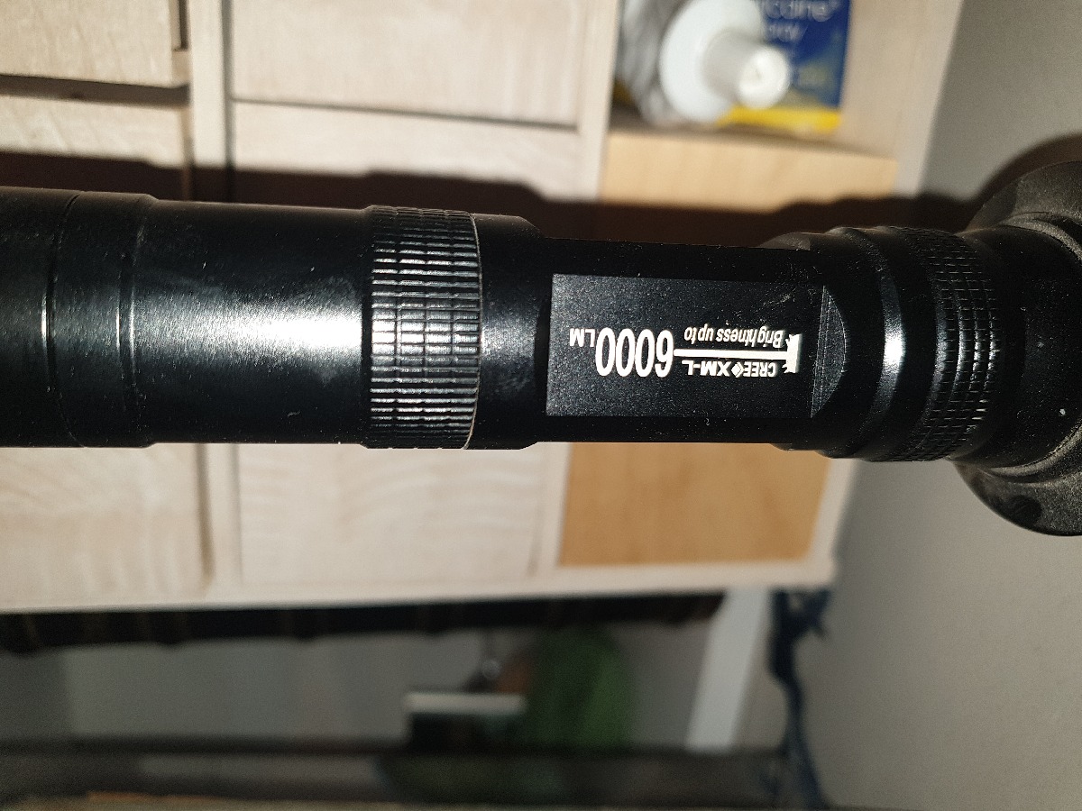 Linterna con baterías