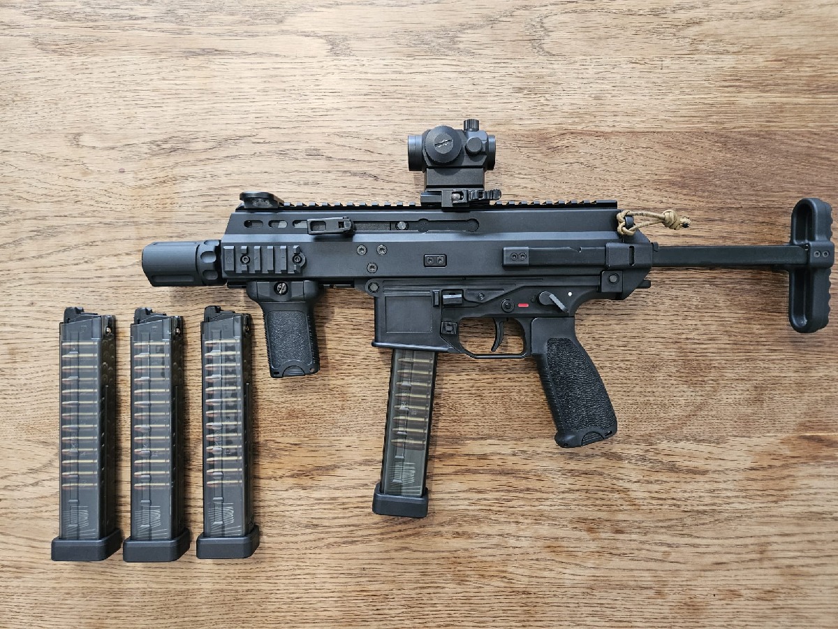 Maruyama (VFC) SCW-9 PRO GBB Sub Compact 2 Mags + Cargadores