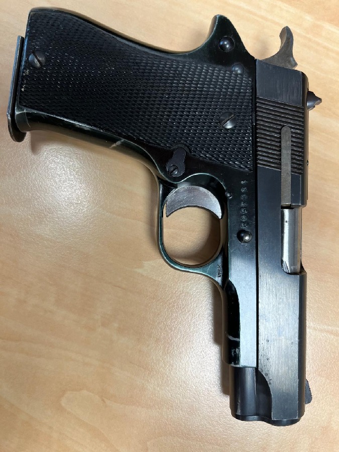 Pistola Star 9PB con un cargador