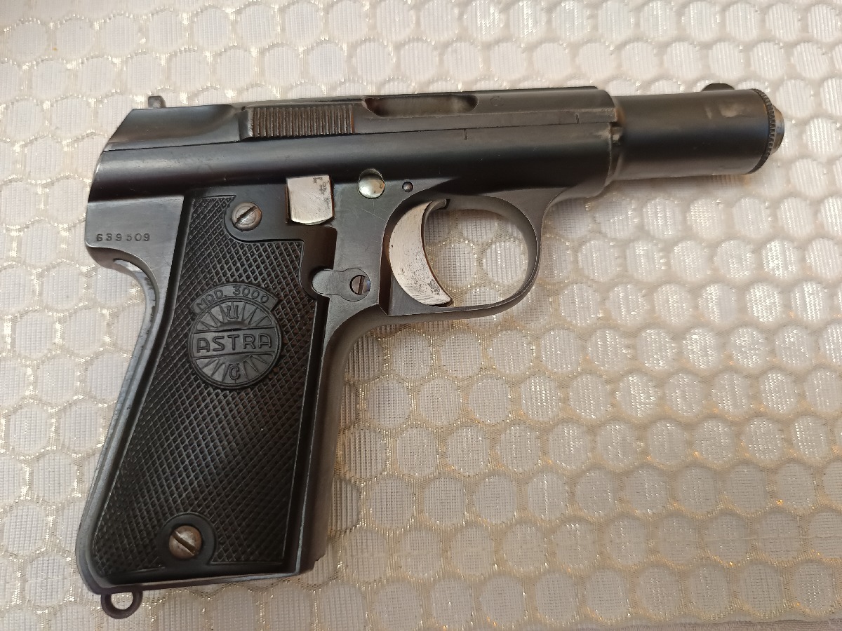 Pistola Astra 3000 