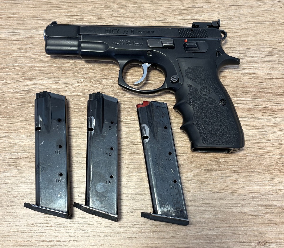 Pistola CZ 75 B de 9 mm