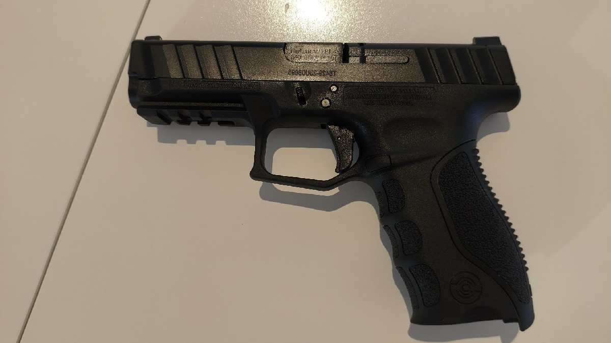 Pistola Stoeger STR9