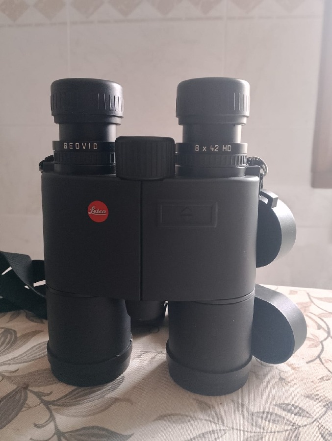 Prismáticos Leica con medidor de distancia incluido