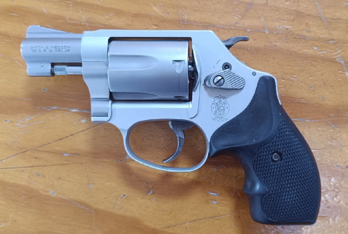 S&W M637