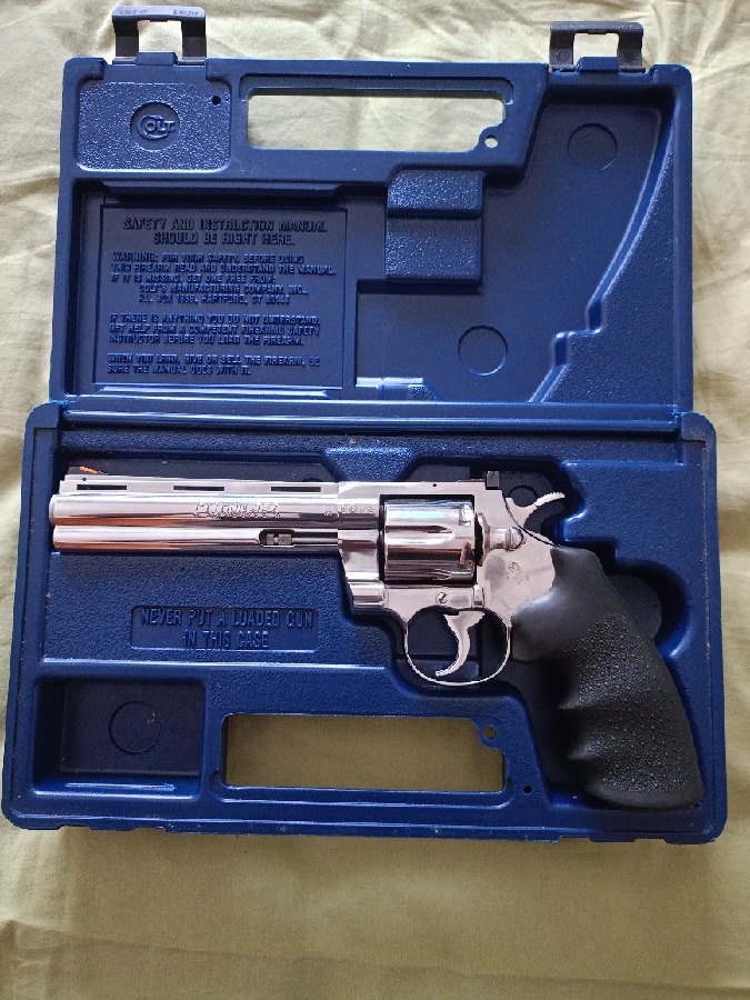 Revolver Colt Python