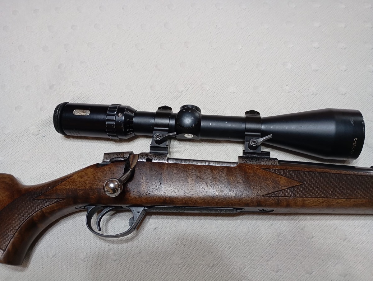 Rifle de cerrojo Zoli con visor Tasco Titán
