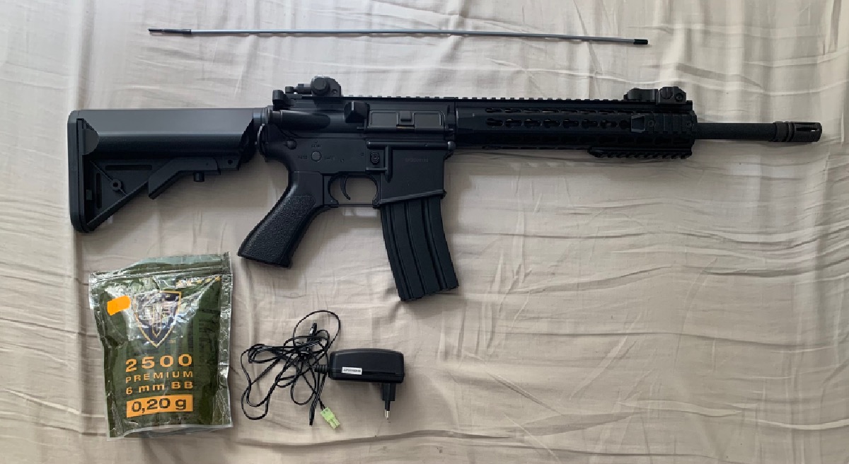 Réplica M4 de metal con culata de plástico