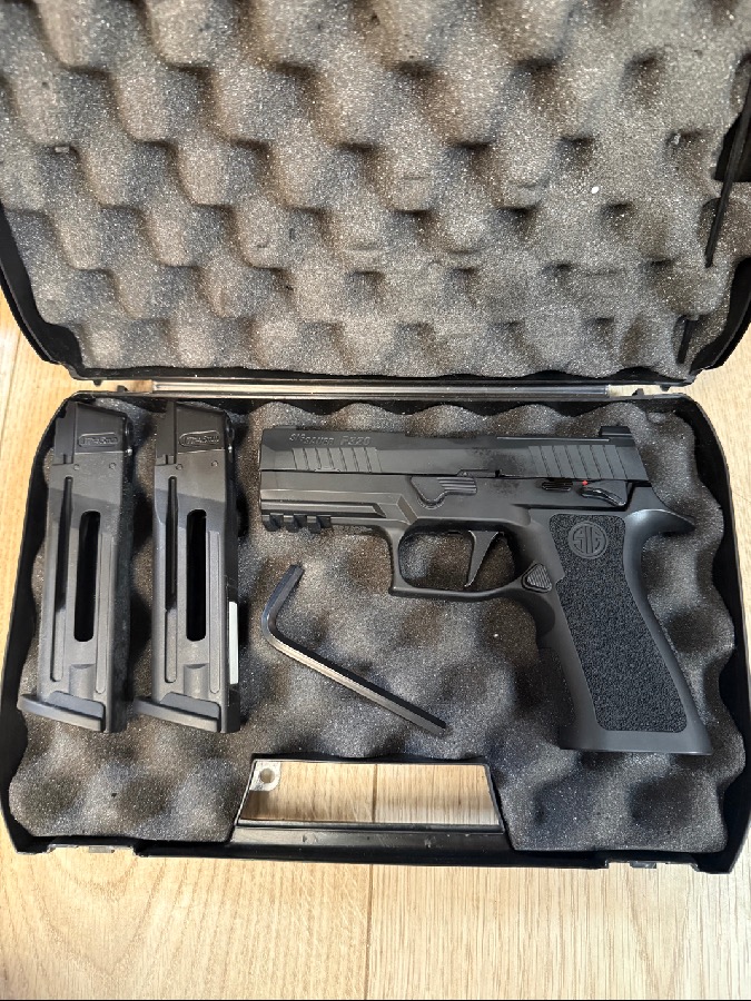 Sig Sauer P-320 X-Carry CO2