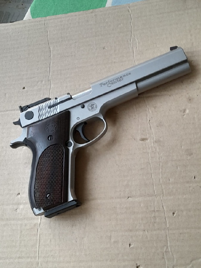 Smith & Wesson 952-2 Stainless Cañón de 6 Pulgadas