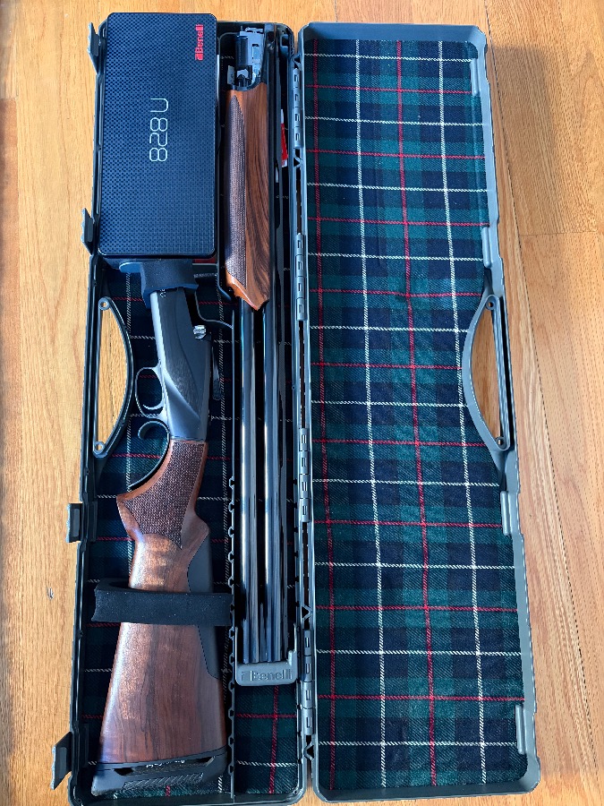 Benelli 828U Black Calibre 12 Superpuesta