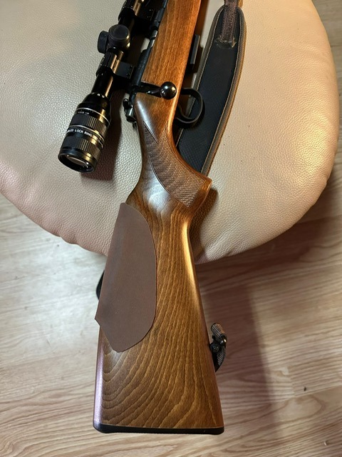 Rifle de Cerrojo CZ Calibre 17 HMR con Visor Weatherby