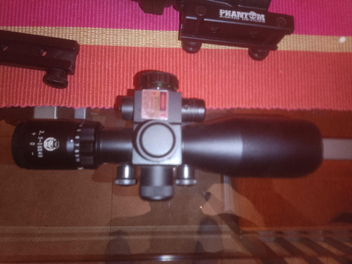 Visor con Laser y retícula iluminada.