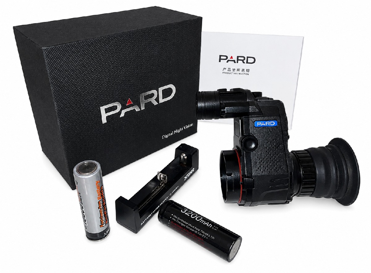 Visor nocturno Pard NV007S. Cargador y pilas.